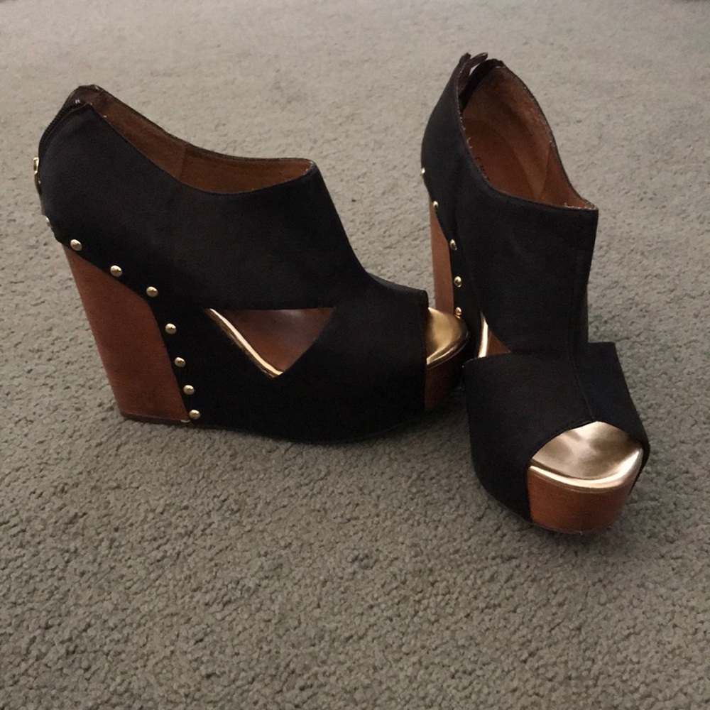 “Jam Session” Chinese Laundry Gold/Black Wedges
